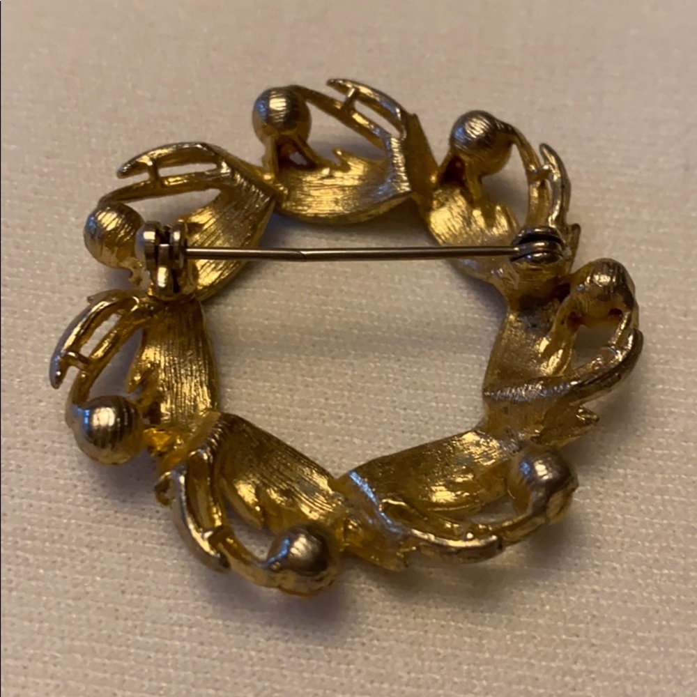5/20 VTG Gold Toned Faux Pearl Embellished Brooch - Picture 3 of 3